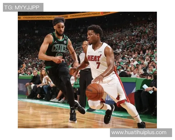 绿军记者惊叹湖勇对决中斯玛特与霍福德的奇妙对抗场景 绿军记者惊叹湖勇对决中斯玛特与霍福德的奇妙对抗场景